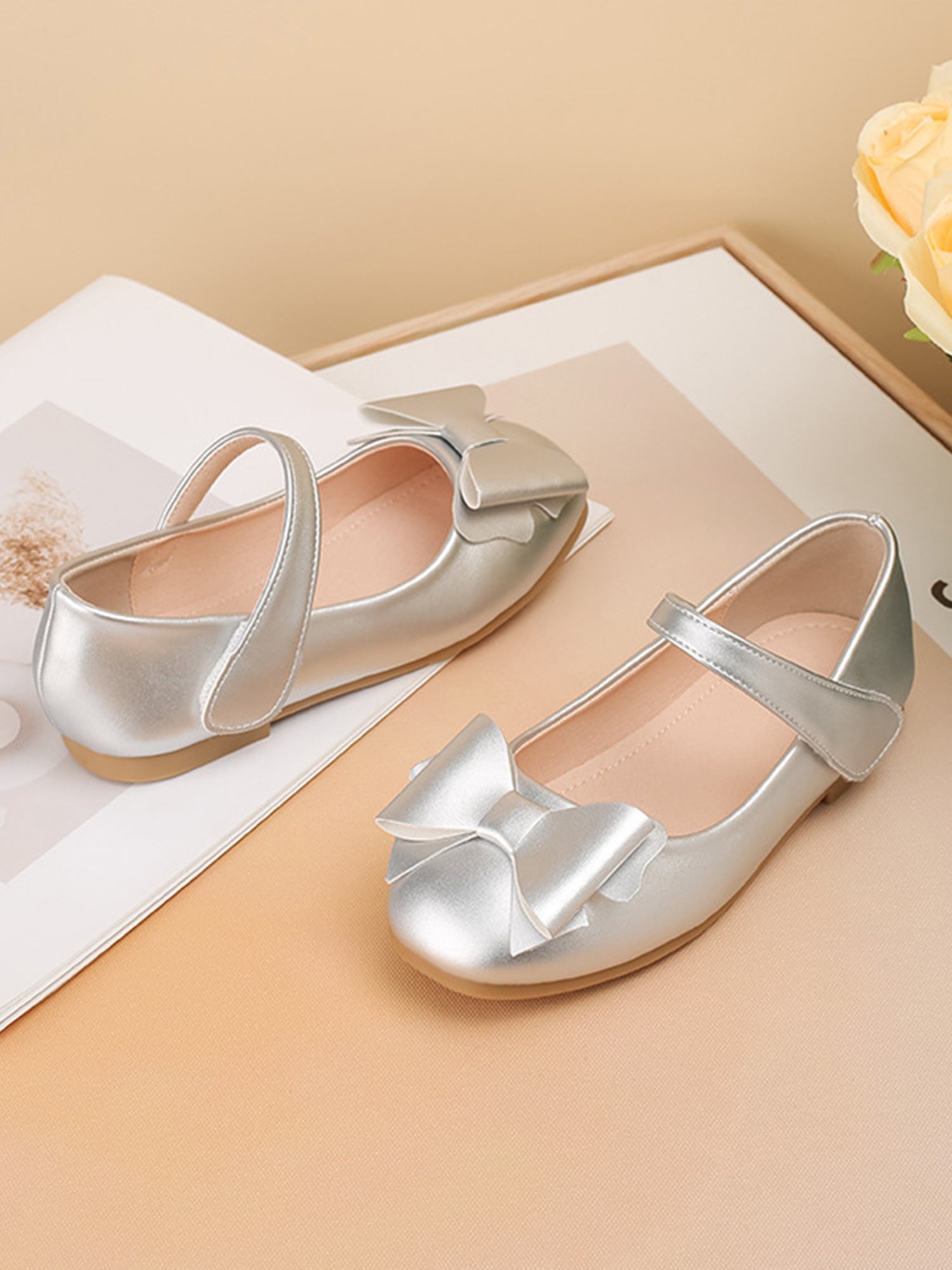 Girls' Silver Princess Shoes with Bow